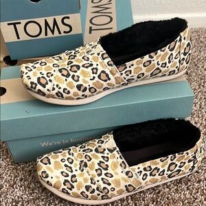 TOMS Women's Leopard Print Slip-On Shoes